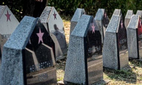 В Румынии прошла церемония возложения цветов к мемориалу советских воинов на кладбище «Вечность»