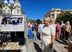 В центре Симферополя открылась фотовыставка, посвящённая лидеру Кубинской революции
