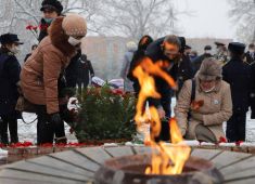 Посол РФ в Узбекистане возложил цветы к Вечному огню на мемориале «Братские могилы»