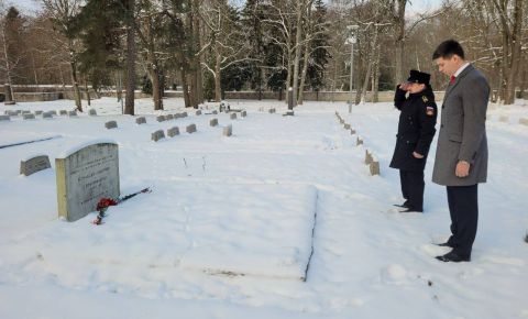 Дипломаты возложили цветы к могилам неизвестных советских воинов, погибших при обороне Таллина