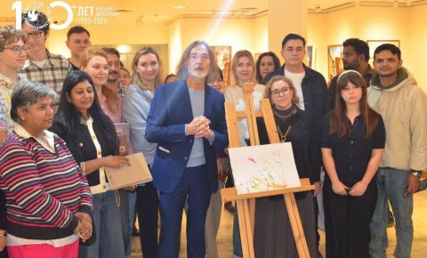В «Русском Доме» в Нью-Дели прошёл мастер-класс художника Никаса Сафронова