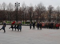 «Бессмертный Полк России» провел традиционную церемонию возложения цветов к Могиле Неизвестного Солдата