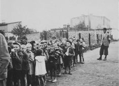 «Отдайте мне ваших детей»: 80 лет назад было создано Лодзинское гетто