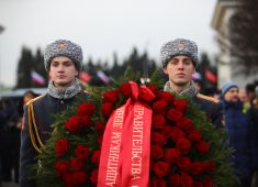На Пискаревском кладбище прошли мемориальные мероприятия, посвященные 76-й годовщине освобождения Ленинграда