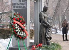 В Ереване состоялась церемония возложения цветов к памятнику «Детям блокадного Ленинграда»