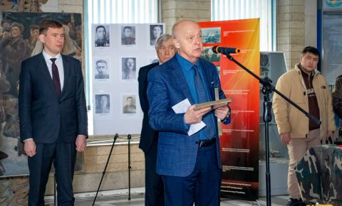 Киргизско-Российский славянский университет провел фотовыставку "80 лет Сталинградской битве".