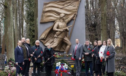 В Латвии прошла мемориальная церемония памяти советских Воинов Освободителей