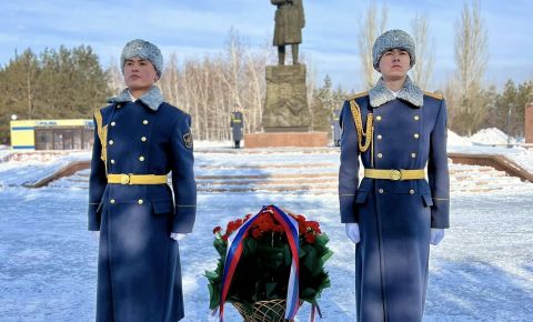 В Казахстане прошла церемония возложения венков и цветов к памятнику генерал-майору Ивану Панфилову