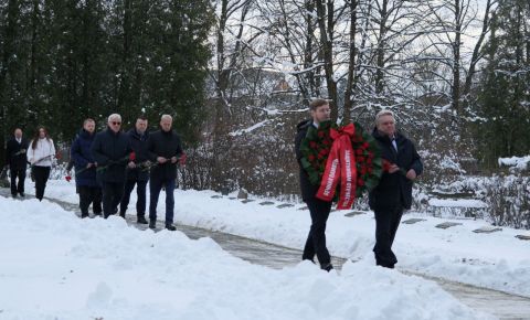 В Латвии возложили венки и цветы к мемориалам советским Воинам-Освободителям