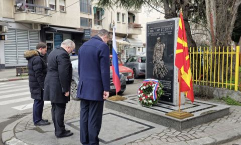 В Скопье прошла мемориальная церемония у памятной стелы, посвященной 75-летию Великой Победы