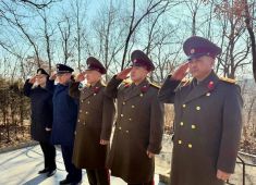 В КНДР на Советском мемориальном кладбище прошла церемония возложения цветов