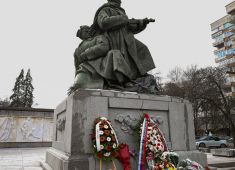 В Софии прошла церемония возложения цветов к монументу на братской могиле советских солдат