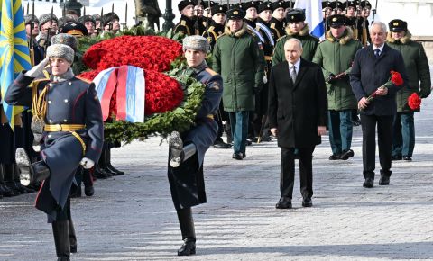 В Александровском саду прошла мемориальная церемония в честь Дня защитника Отечества
