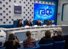 Фоторепортаж с пресс-конференции сопредседателей «Бессмертного Полка России» в ТАСС