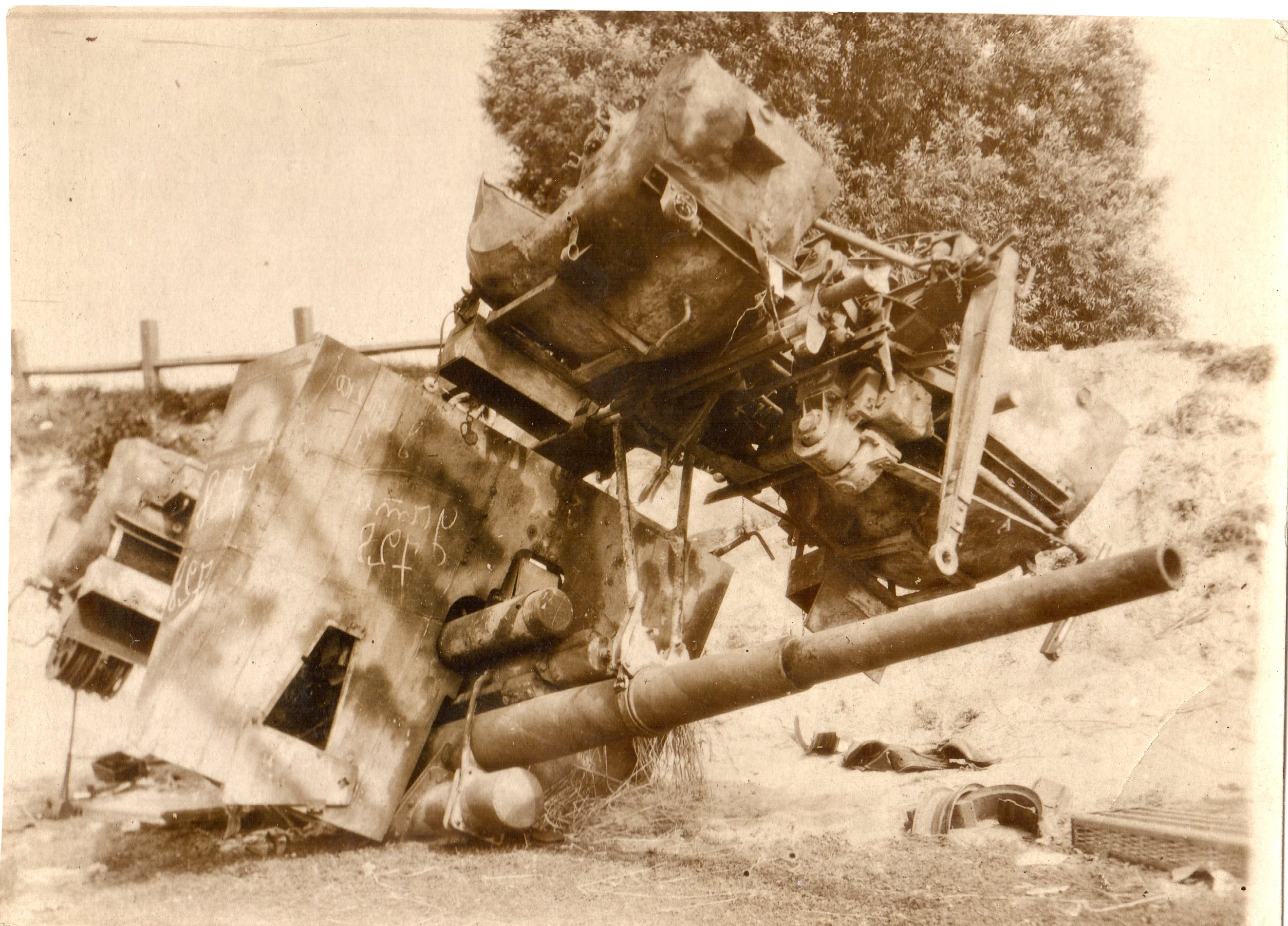 Сколько фашистских танков уничтожил артиллерист борисов. Flak 88 mm. 88 Мм немецкая зенитная пушка. Немецкая зенитка 88 мм. 37 Мм зенитка вермахта.