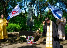 В Рейкьявике прошла мемориальная церемония приуроченная ко Дню Военно-Морского Флота