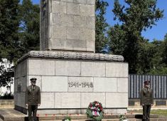 На советском воинском захоронении в городе Айзенхюттенштадт прошла мемориальная церемония