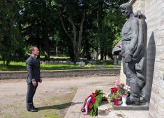 В Эстонии прошли мемориальные мероприятия на Таллинском военном кладбище