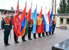 Участники заседания Совета министров иностранных дел ОДКБ возложили цветы к Вечному огню в Казани