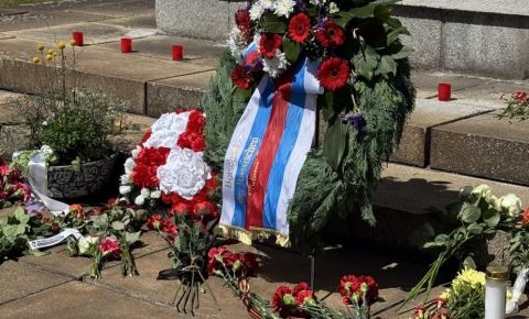 На советском воинском захоронении в городе Айзенхюттенштадт прошла мемориальная церемония