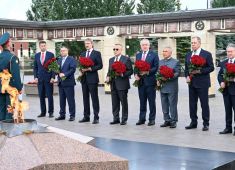 Участники заседания Совета министров иностранных дел ОДКБ возложили цветы к Вечному огню в Казани