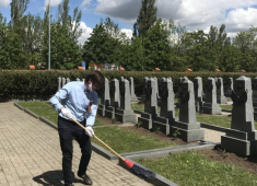 Субботник на Ольшанском военном кладбище в Праге
