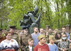 В День Победы, во многих городах Бельгии прошла церемония возложения цветов на могилы советских солдат 