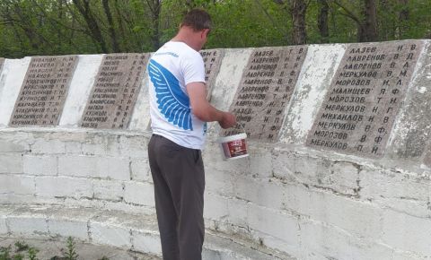 В п. Хильмили в Азербайджане граждане вышли почтить память воинов Великой Отечественной Войны