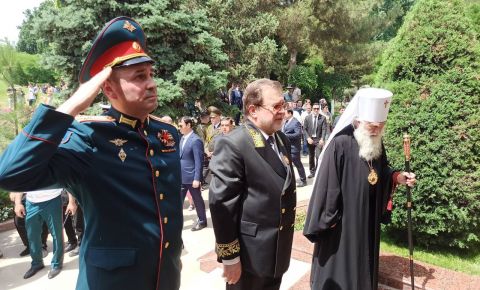 На мемориале «Братские могилы» в Ташкенте почтили память павших в Великой Отечественной войне