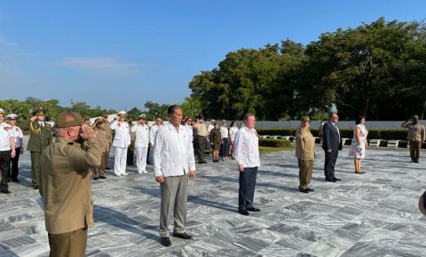 На Кубе прошла мемориальная церемония возложения цветов к Вечному огню