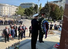 Главы дипмиссий в Вене возложили венки и цветы к памятникам советским воинам