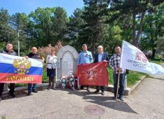 В городе Аранджеловац прошло возложение цветов к памятнику «Жертвы фашизма»