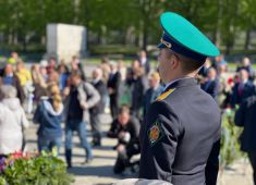 В Берлине прошла мемориальная церемония возложения венков к советскому воинскому мемориалу в Трептов-парке