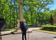 В венгерском городе Дебрецене прошла церемония возложения венков к мемориалам советским воинам