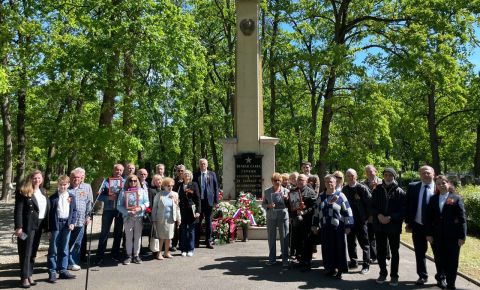 В венгерском городе Дебрецене прошла церемония возложения венков к мемориалам советским воинам