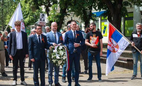 В Сербии сотрудники Посольства РФ возложили цветы к мемориалам советским и югославским воинам