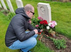 К воинским захоронениям в Честере, Манчестере и Ливерпуле возложили цветы
