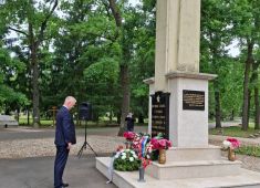 В Венгрии прошли церемонии возложения венков к мемориальным захоронениям советским воинам