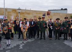 В Азербайджане прошел «Бессмертный полк» и церемония возложения цветов к монументу «Братская могила»