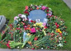 В Великобритании соотечественники возложили цветы к военным мемориалам и могилам советских солдат