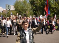 В Армении прошел крупнейший на постсоветском пространстве «Бессмертный полк»