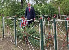 В Венгрии прошли церемонии возложения венков к мемориальным захоронениям советским воинам