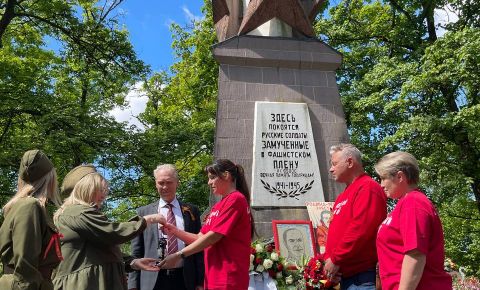 На мемориальном кладбище в городе Шлос-Хольте-Штукенброк прошел «Бессмертный Полк»