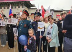 «Бессмертный Полк» прошел по улицам Сеула