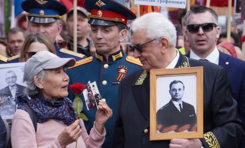 В Берлинском Тиргартене прошла памятная церемония возложения венков и цветов на советском воинском мемориале