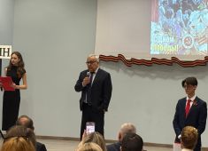 В честь Дня Победы в школе имени Андрея Карлова в Анкаре, прошел праздничный концерт