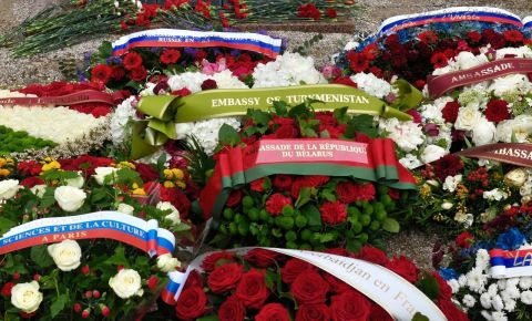 На советском некрополе в городе Нуайе-Сен-Мартен прошла мемориальная церемония