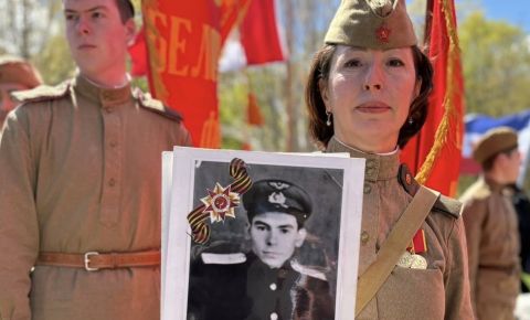В Торонто прошло шествие «Бессмертный Полк», посвященное 81-йгодовщине Великой Победы