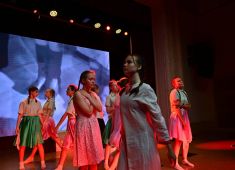 В Международном детском центре «Артек» прошла премьера спектакля «Рубеж бессмертия»