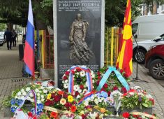 В Скопье прошла церемония возложения венков к стеле памяти воинов Антигитлеровской коалиции
